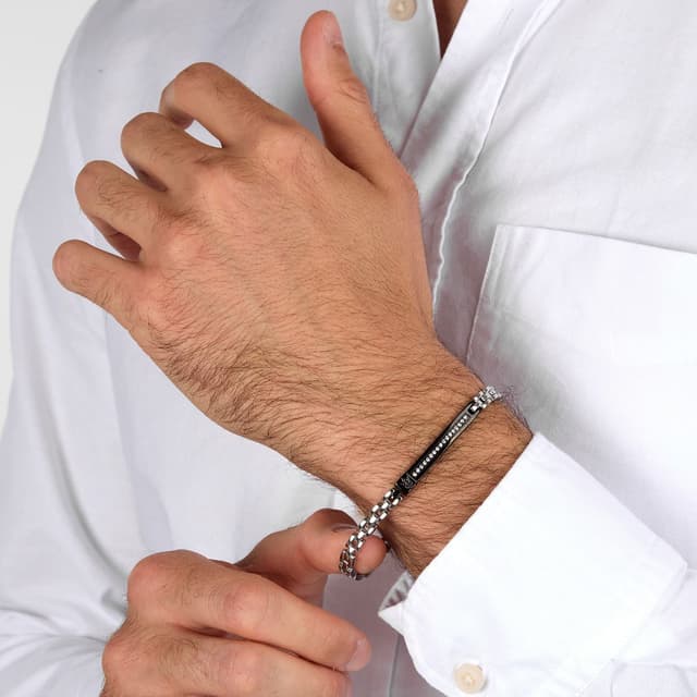  سوار رجالي مازيراتي – فولاذ مقاوم للصدأ مع تفاصيل سوداء وكريستالية