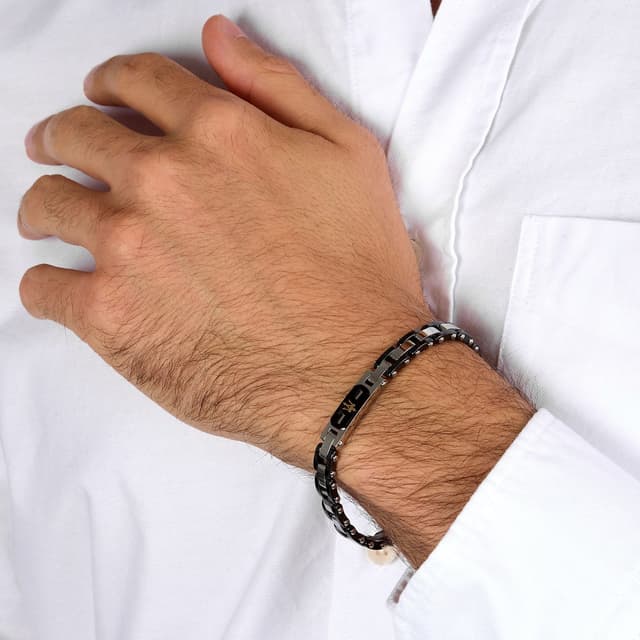 سوار رجالي من مازيراتي - مع لمسات سوداء وشعار مازيراتى 